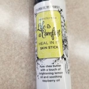 Perfectly Posh Life is a Comfort Heal in It SS